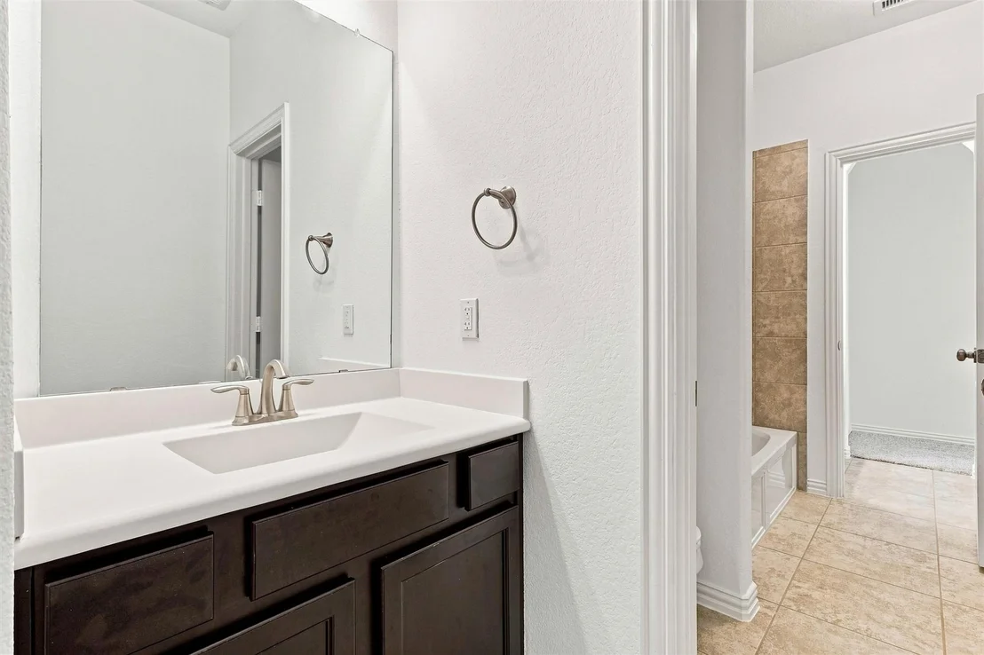 Photo of 637 Maple Point Drive E