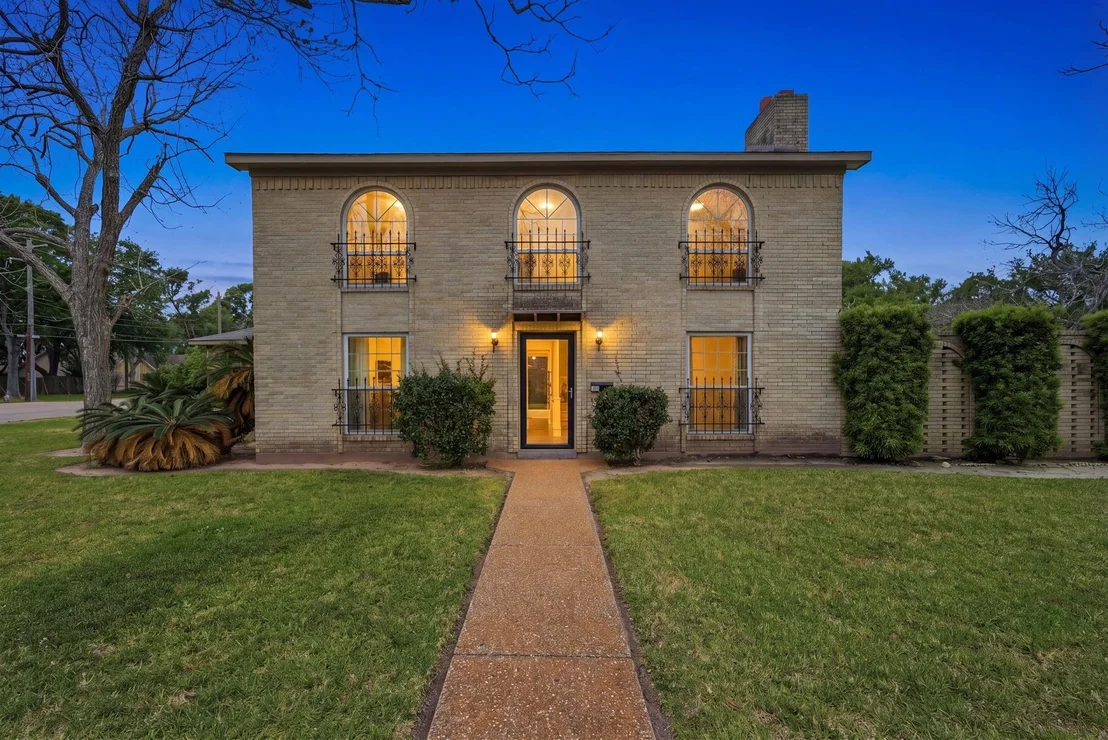 Photo of 1124 Estate Drive