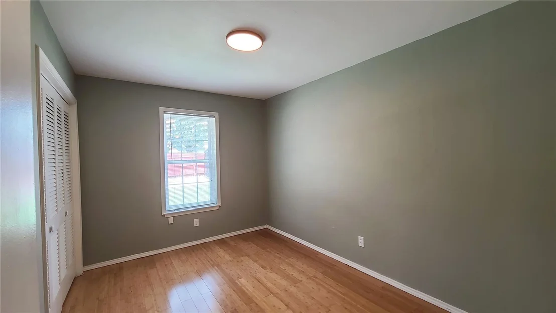 Photo of 902 Ashford Parkway