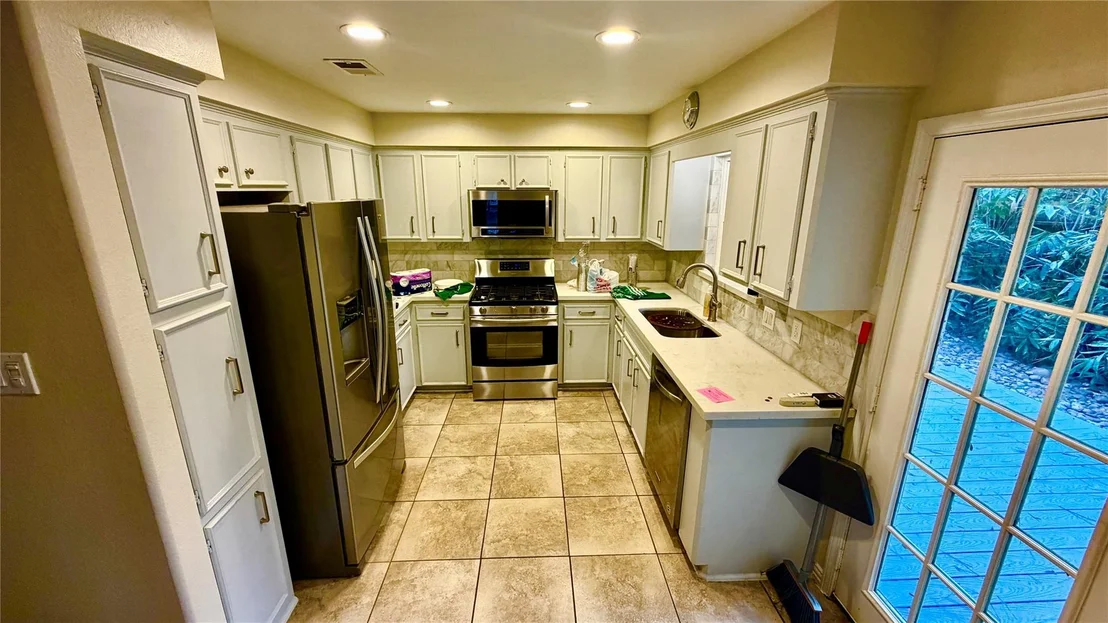 Photo of 98 E Mistybreeze Circle