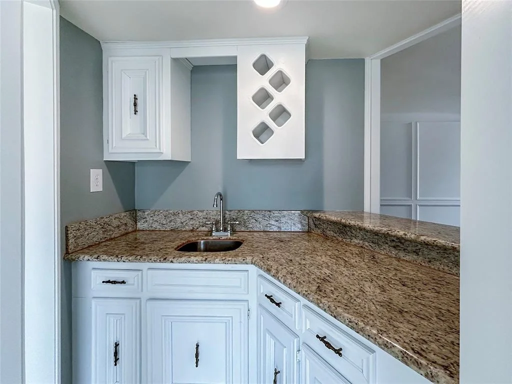 Photo of 129 White Oak Drive