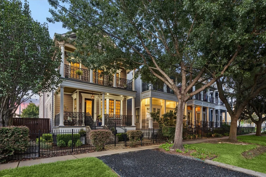 Photo of 809 W 9th Street