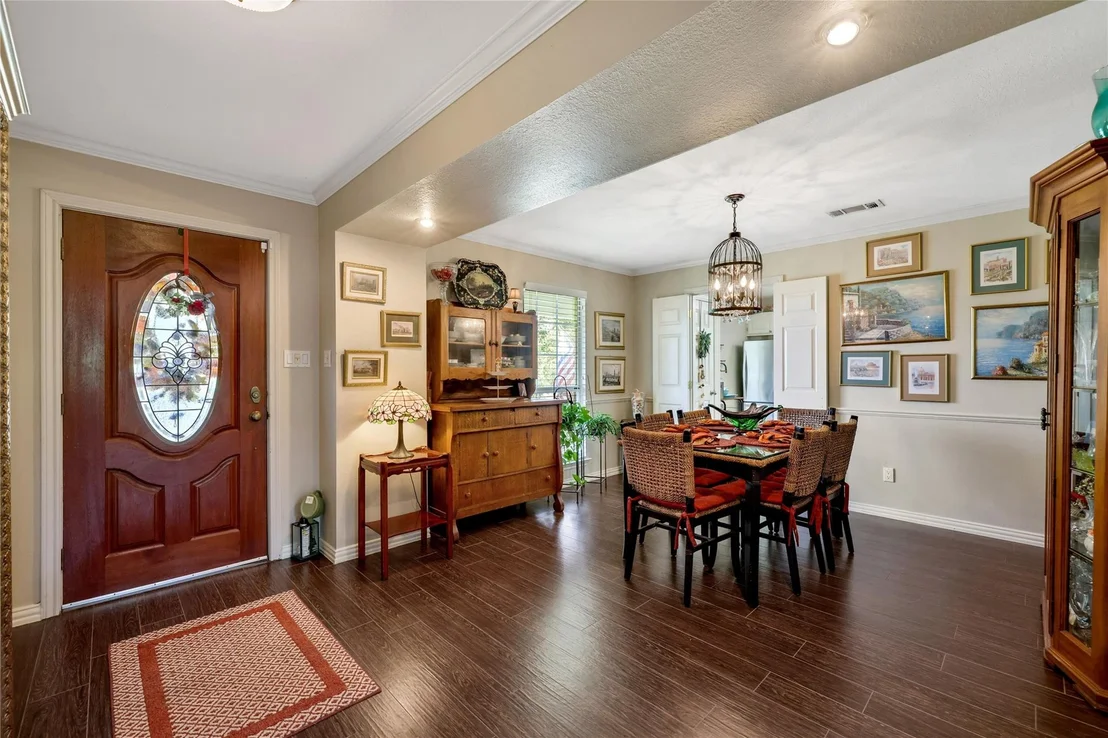 Photo of 220 Lake Oaks Boulevard