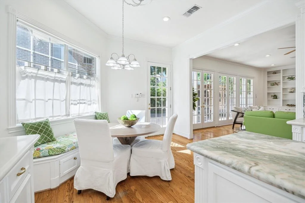 Photo of 2537 Addison Road