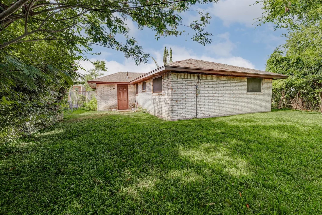 Photo of 4543 Fallen Oaks Drive