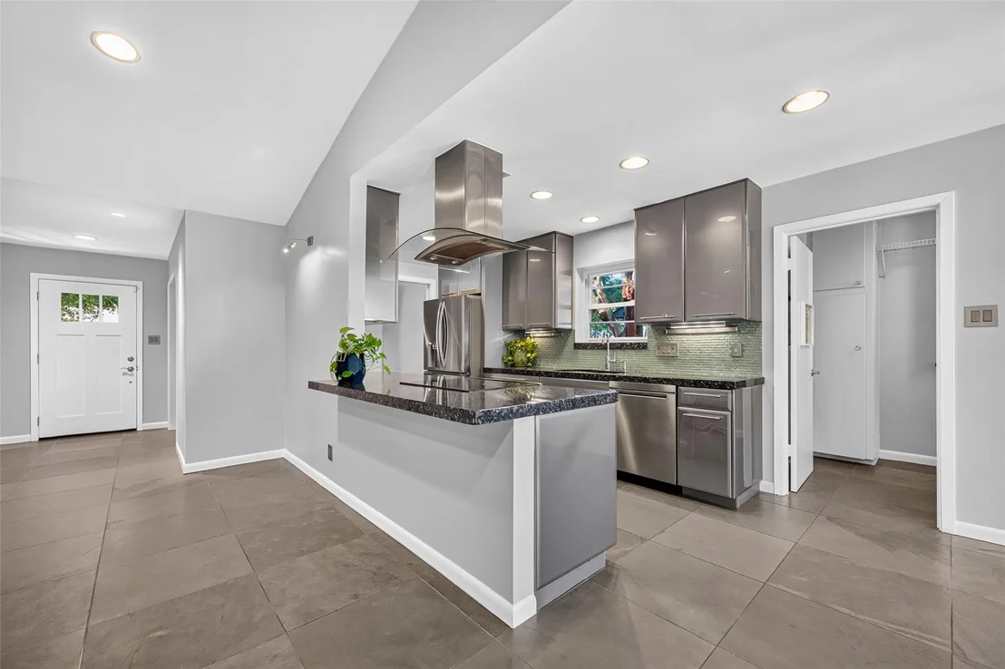 Photo of 5938 Claridge Drive