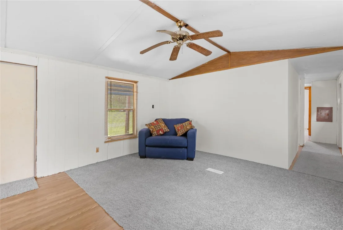 Photo of 370 Lakeside Circle