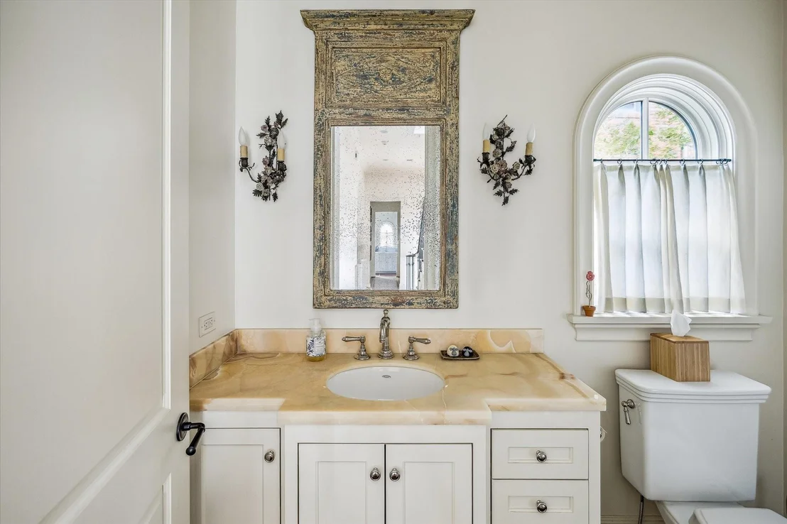 Photo of 2228 Dunstan Road