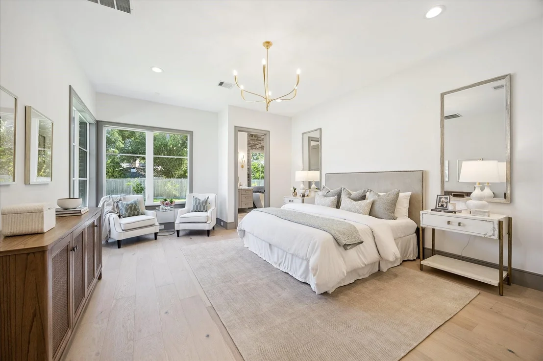 Photo of 526 Stoneleigh Drive