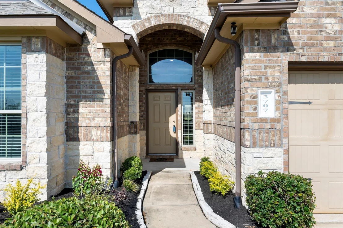 Photo of 3707 Lake Bend Shore Drive