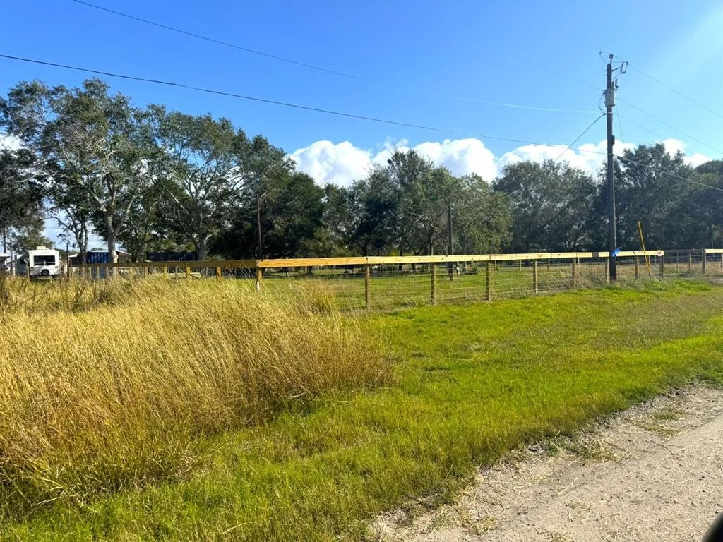 Photo of 118 Old River Road S