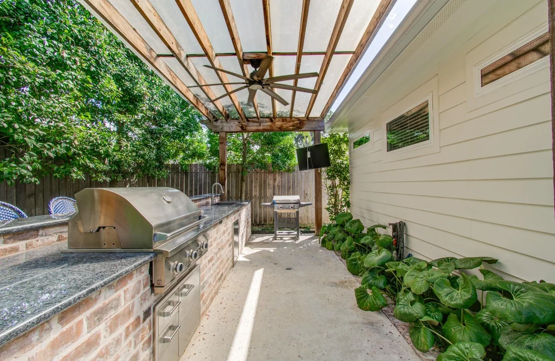 Photo of 1722 Chippendale Road