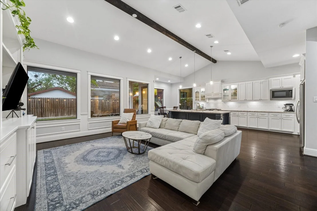 Photo of 1418 Chamboard Lane