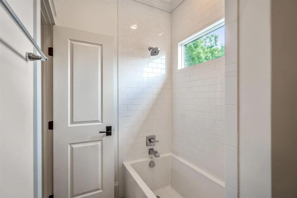 Photo of 6022 Lake Street
