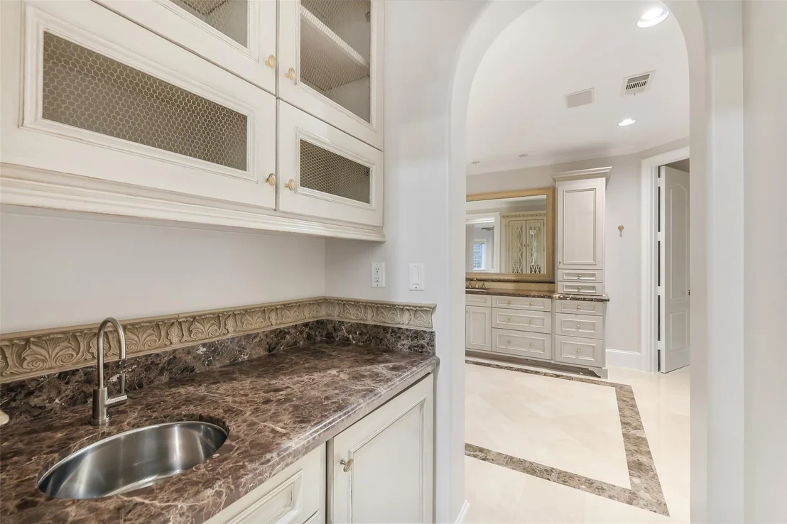 Photo of 5626 Terwilliger Way
