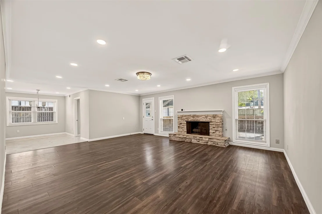 Photo of 418 N Wilcrest Drive