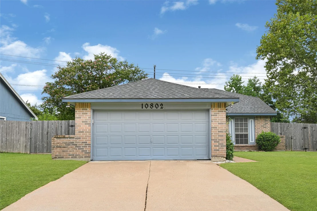 Photo of 10802 Forest Leaf Drive