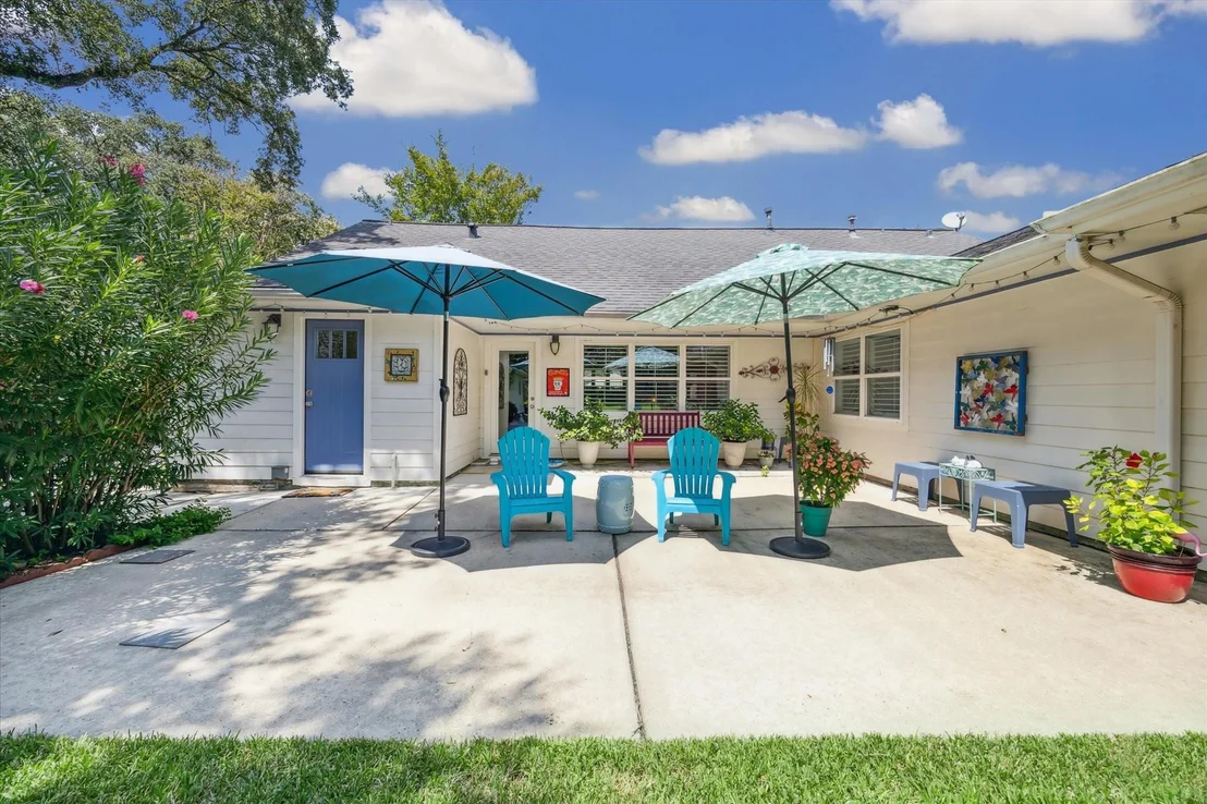 Photo of 7915 Meadowvale Drive