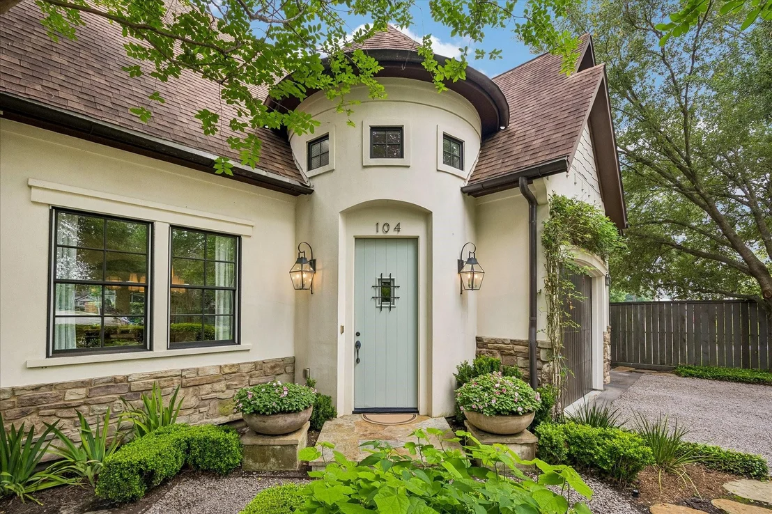 Photo of 104 Moss Street
