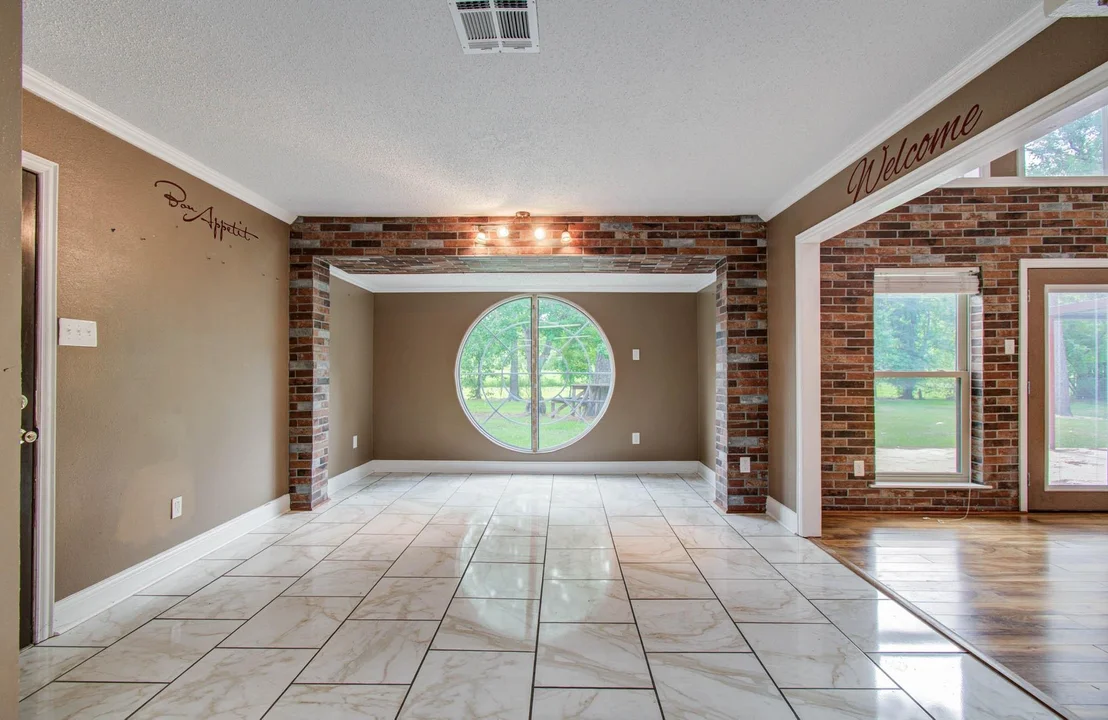 Photo of 123 W Circle Drive