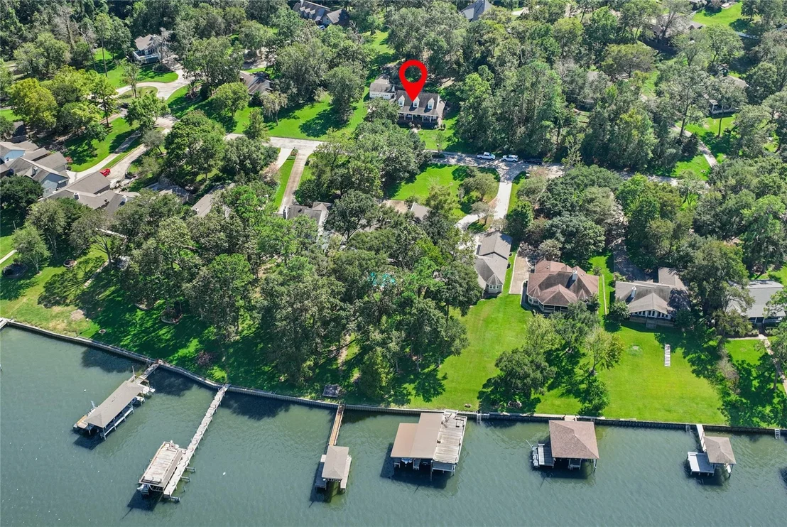 Photo of 220 Lake Oaks Boulevard