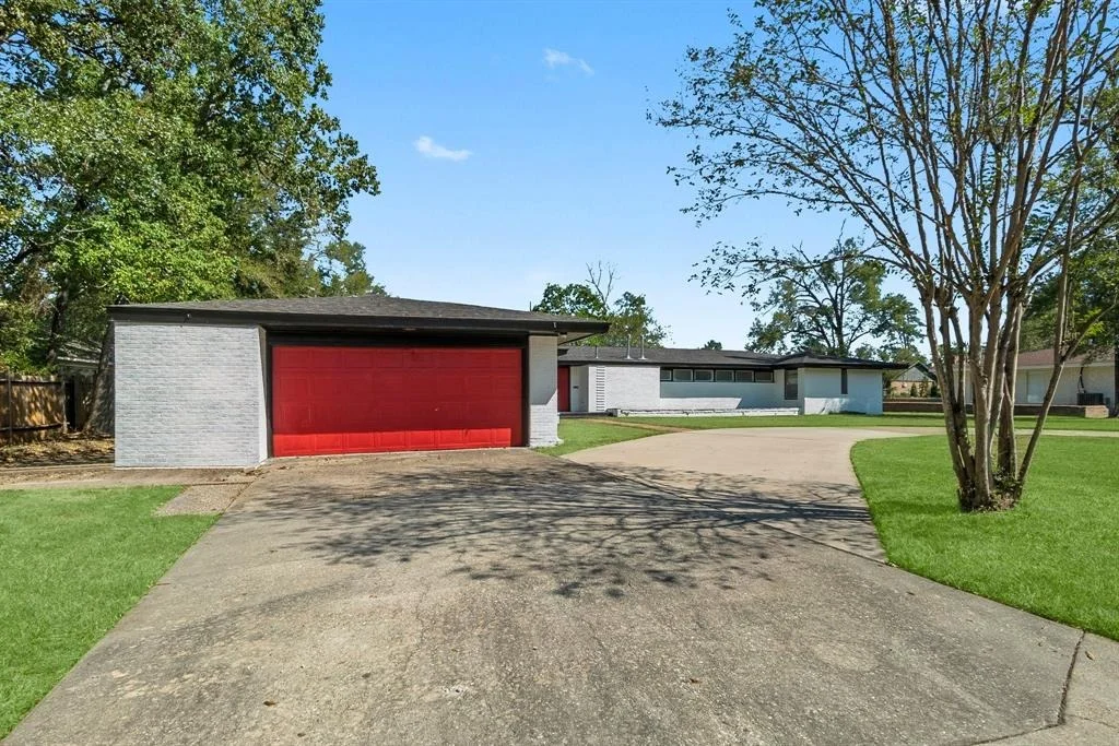 Photo of 1610 Shady Oaks Drive