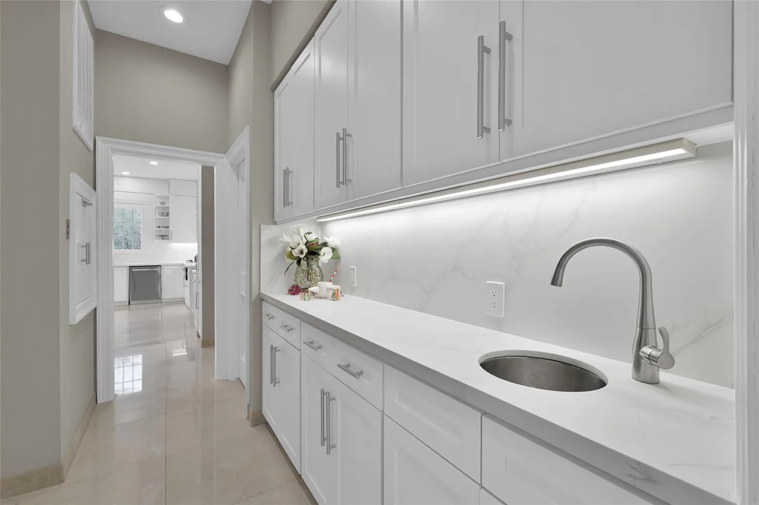 Photo of 10 West Isle Place