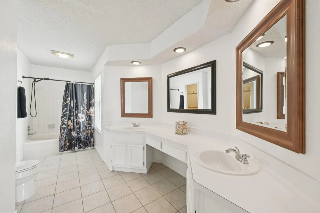 Photo of 3218 Knoll West Drive