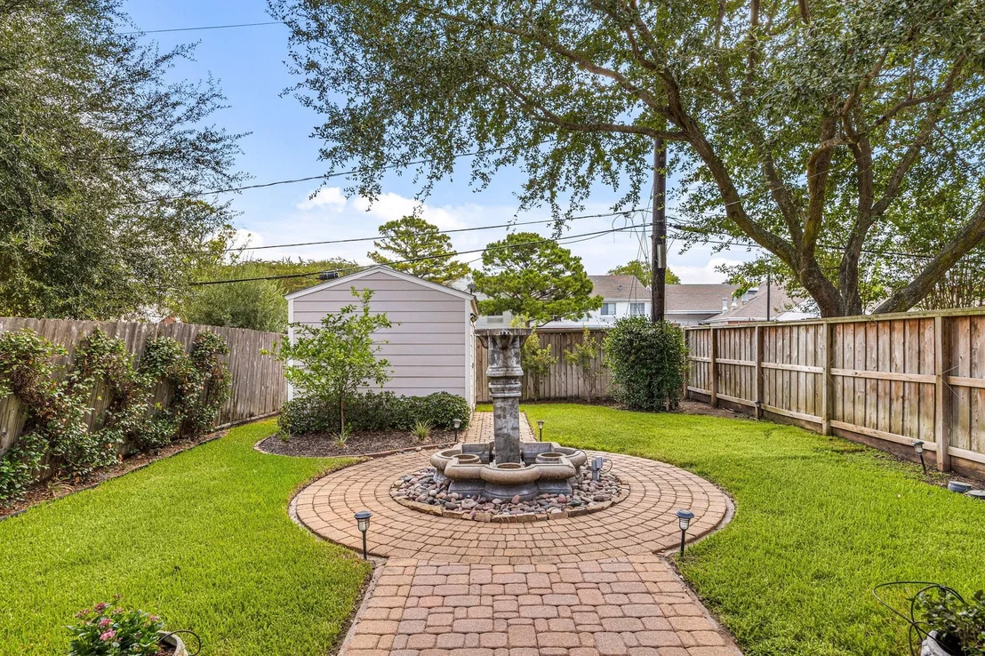 Photo of 137 White Drive