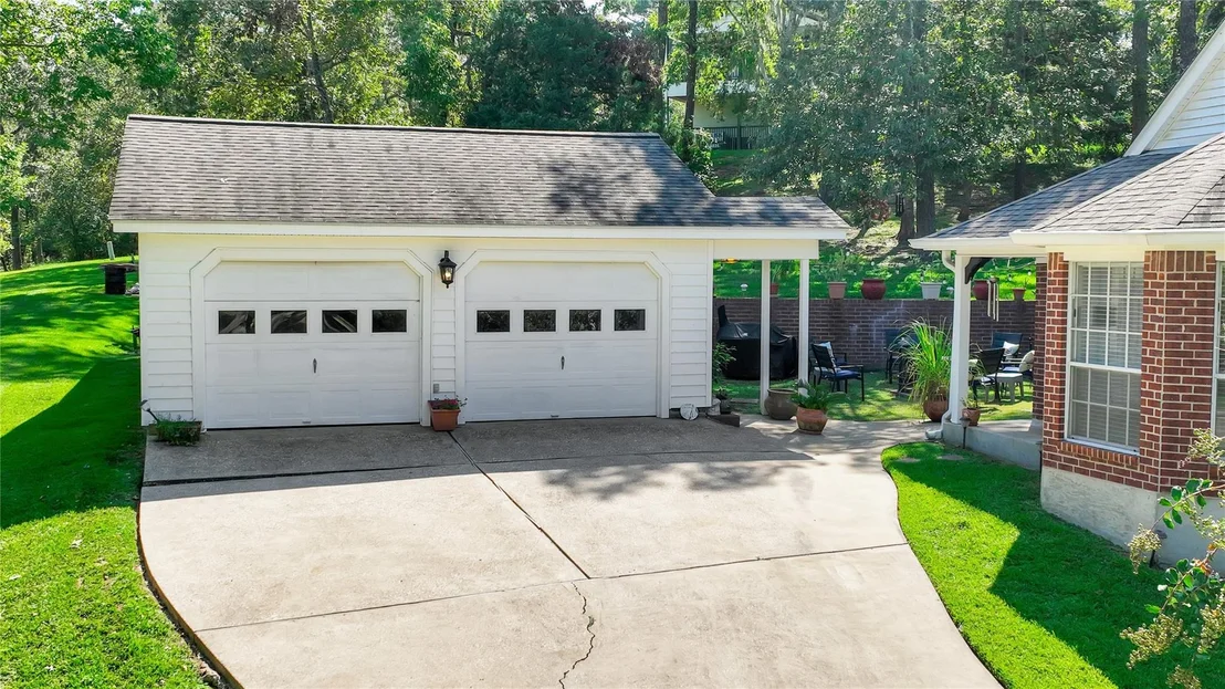 Photo of 220 Lake Oaks Boulevard