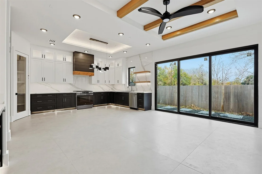 Photo of 619 Rolling Oaks