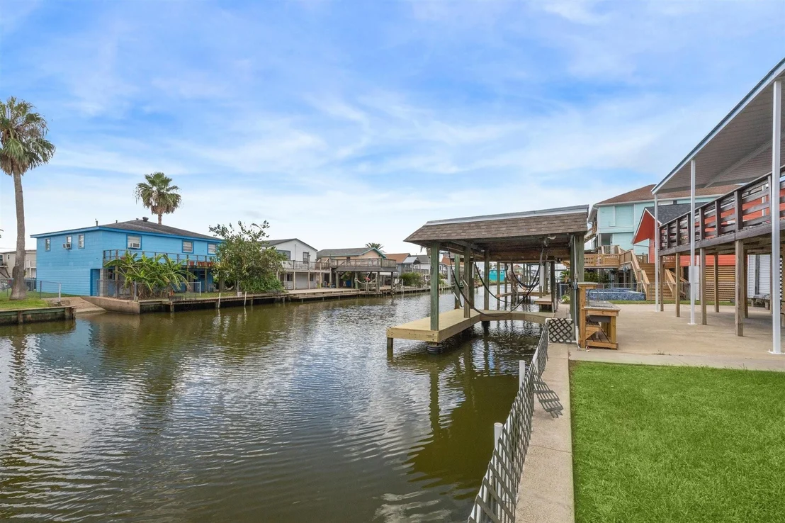 Photo of 33 Lakeside Drive