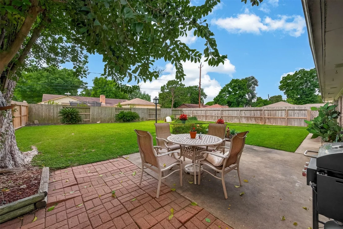 Photo of 9235 Sharpview Drive