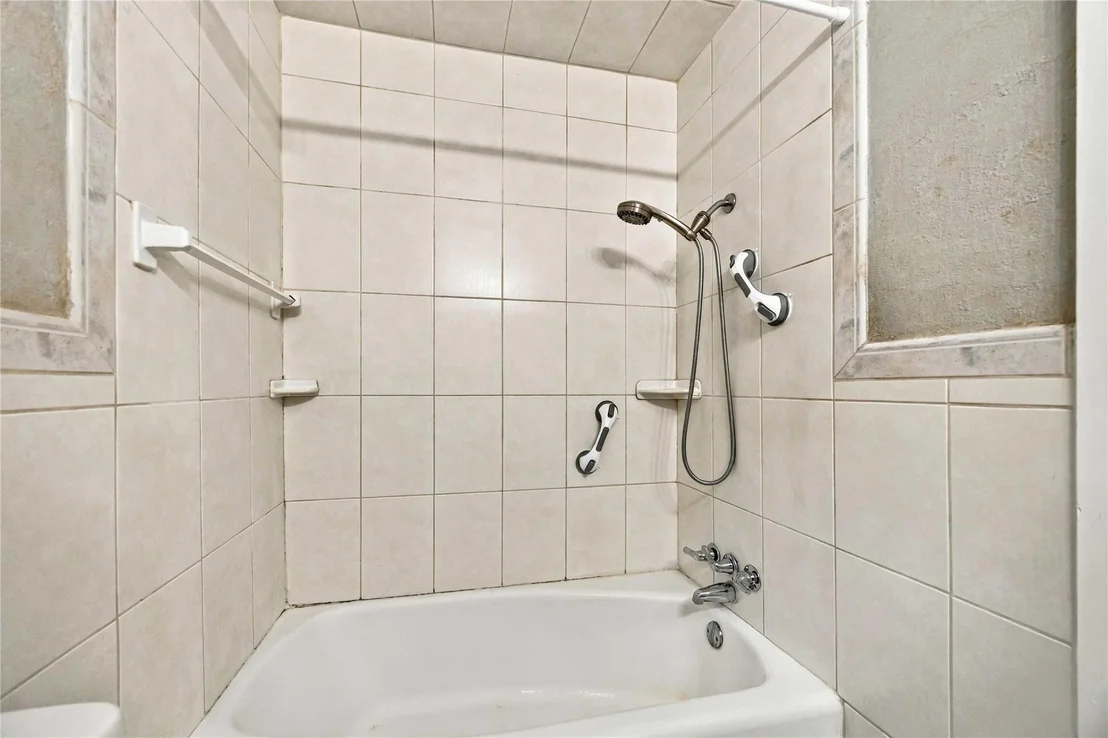 Photo of 6002 Saxon Drive