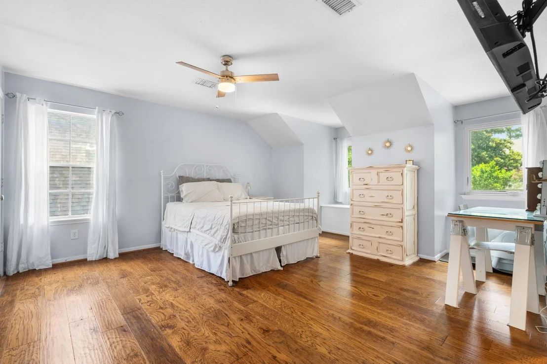 Photo of 15 S Piney Plains Circle