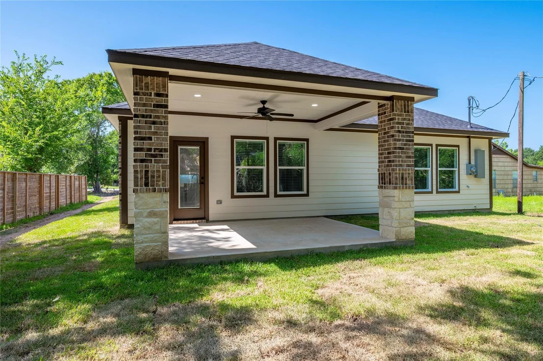 Photo of 8133 Wetherby Lane