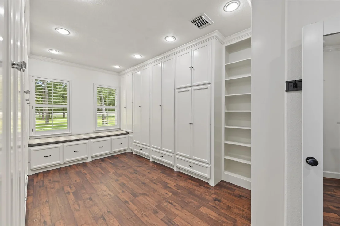 Photo of 10933 Lake Forest Drive