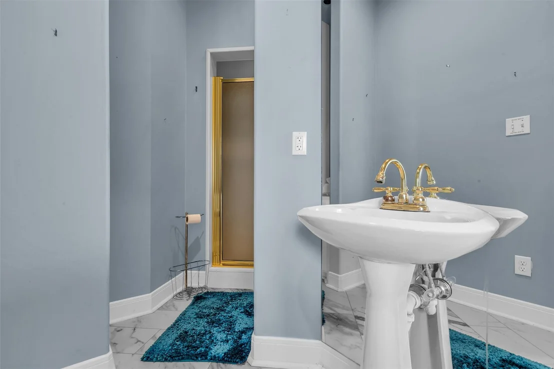 Photo of 566 Edgewood Drive