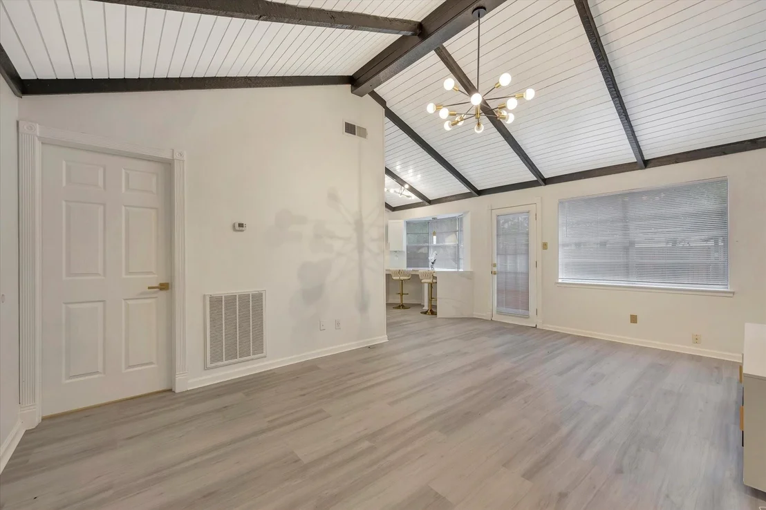 Photo of 910 Beachcomber Lane