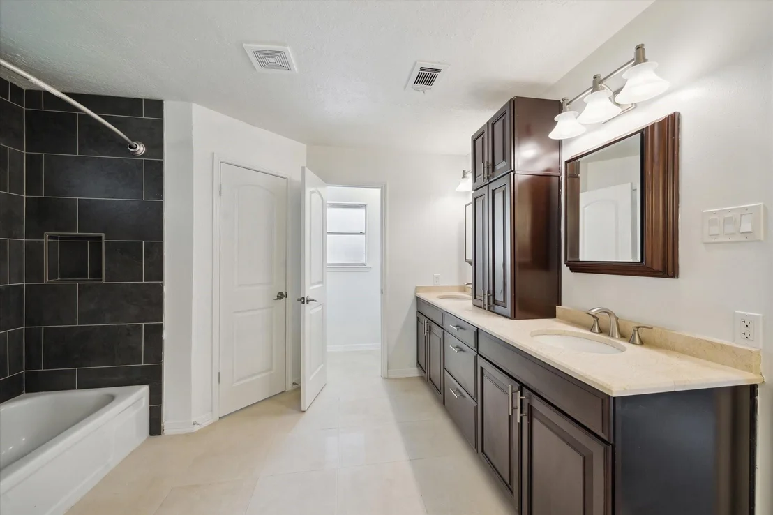 Photo of 25402 Lynbriar Lane