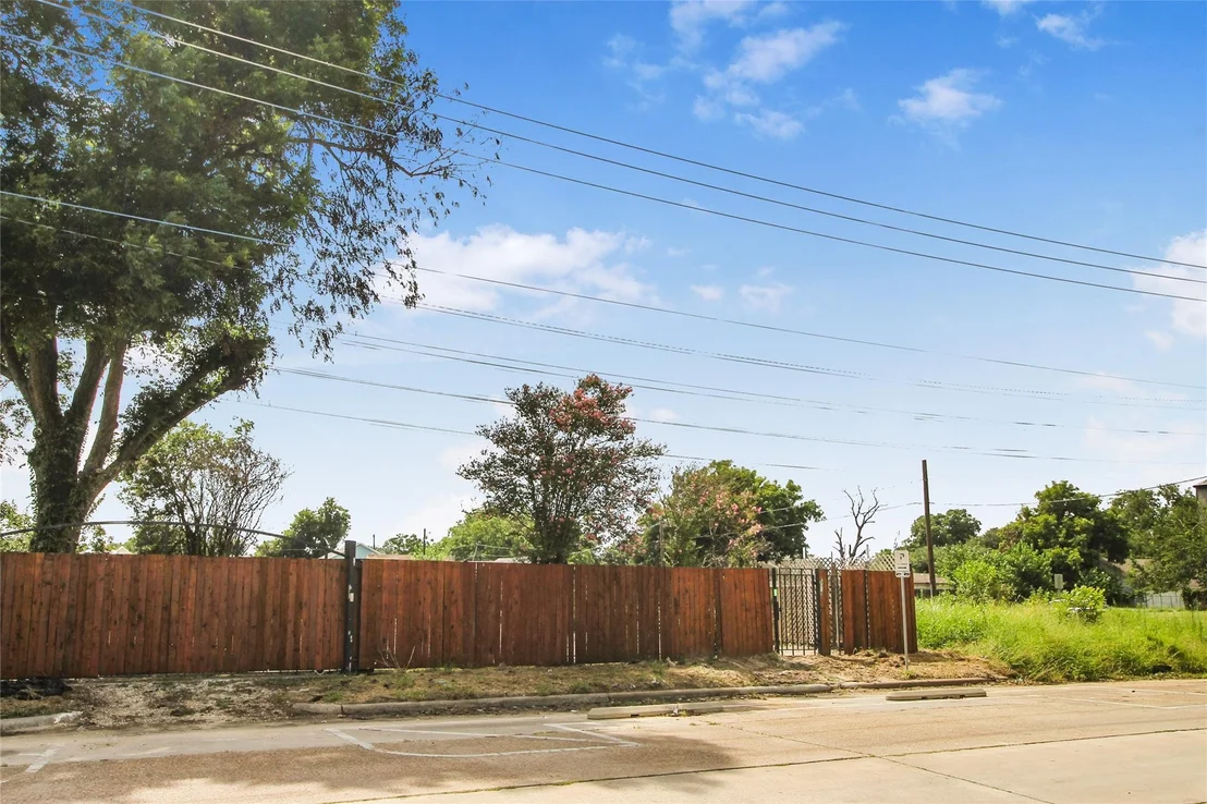 Photo of 5015 Elysian Street