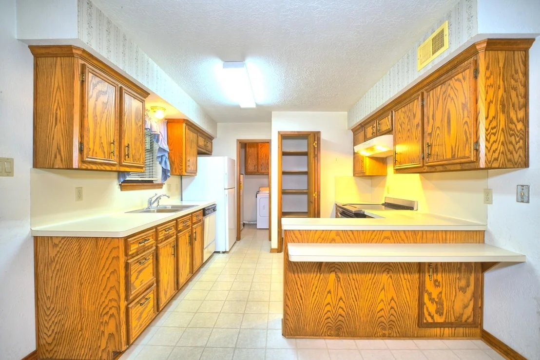 Photo of 1000 Crestline Lane