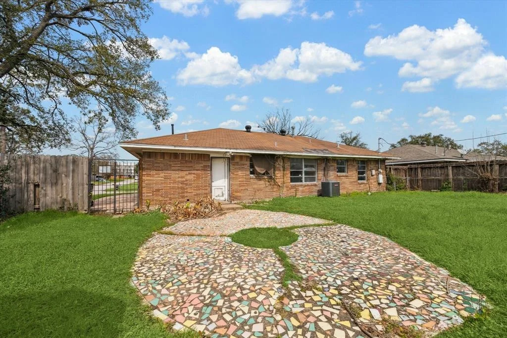 Photo of 947 Stonecrest Drive