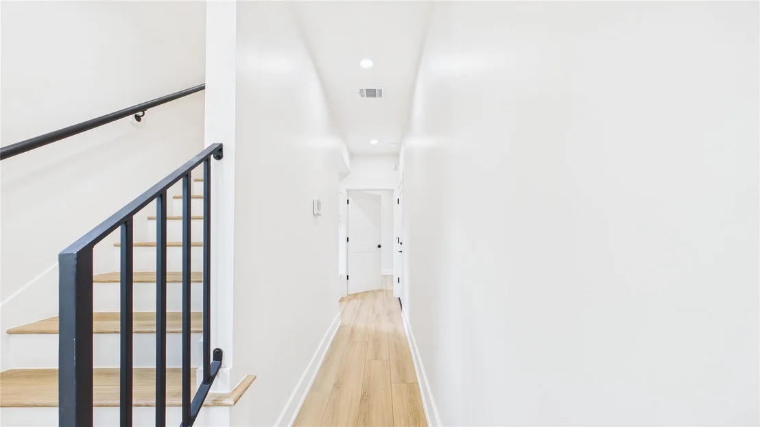 Photo of 4504 Robertson