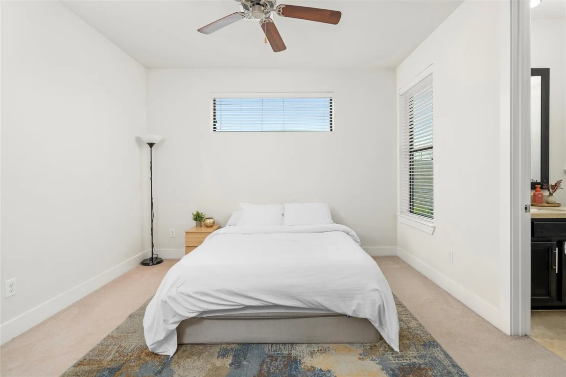 Photo of Unit E at 2609 Riverside Drive