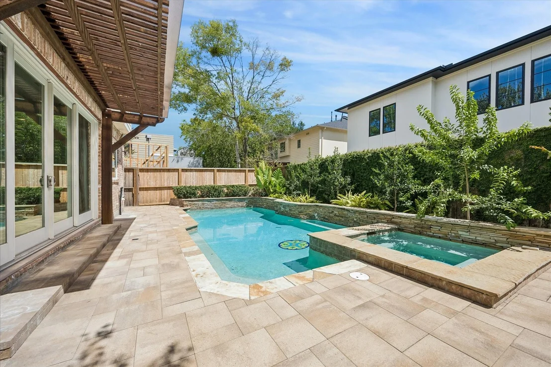Photo of 4111 Sunset Boulevard
