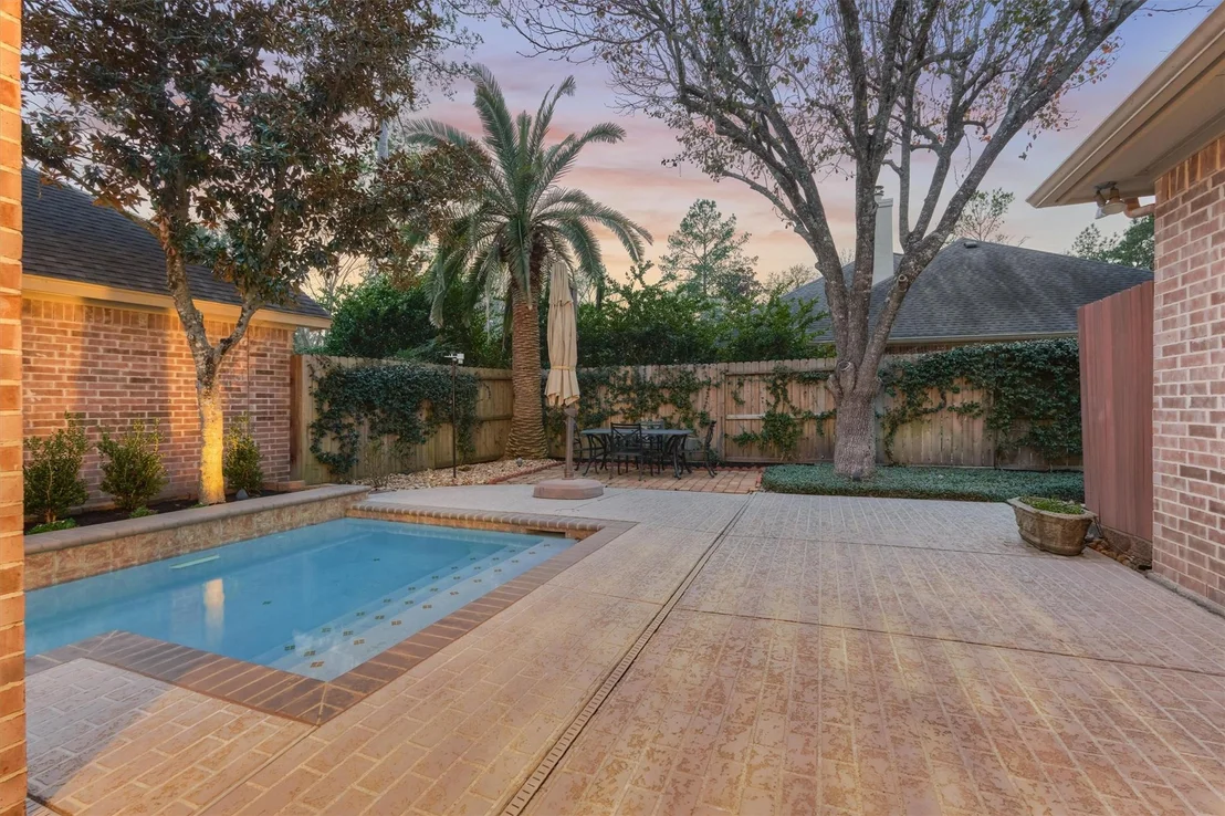 Photo of 111 S Castlegreen Circle