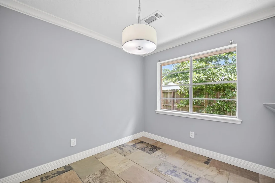 Photo of 7111 Halfpenny Road
