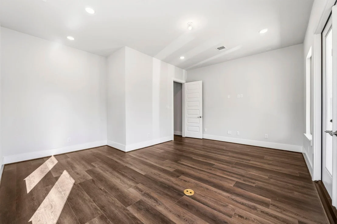 Photo of 16140 Forest Mill Road
