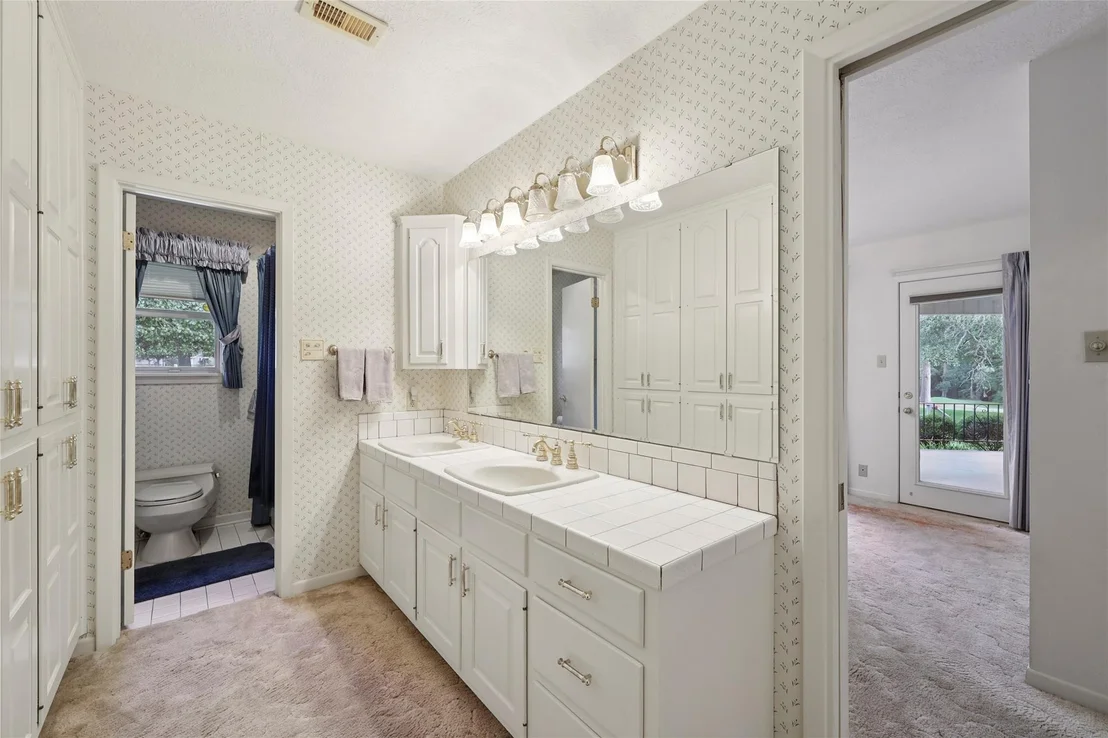 Photo of 220 Broadmoor